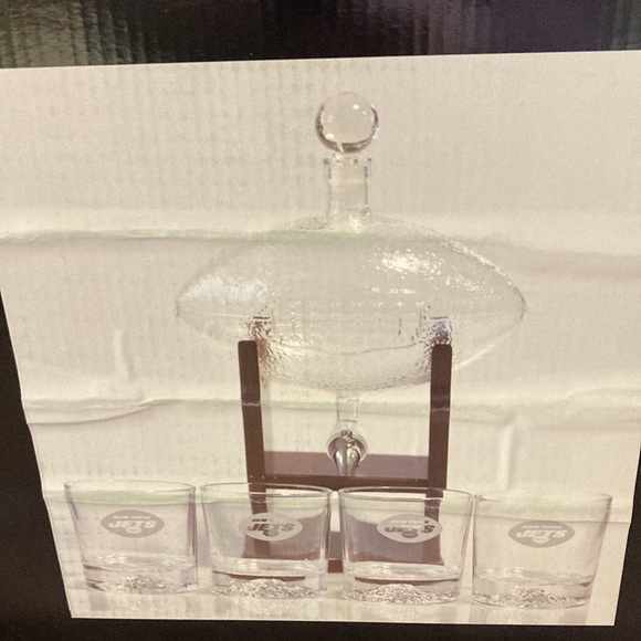 NY Jets NFL brand new in box Football Wine Savant with 4 jets glasses - Picture 2 of 3